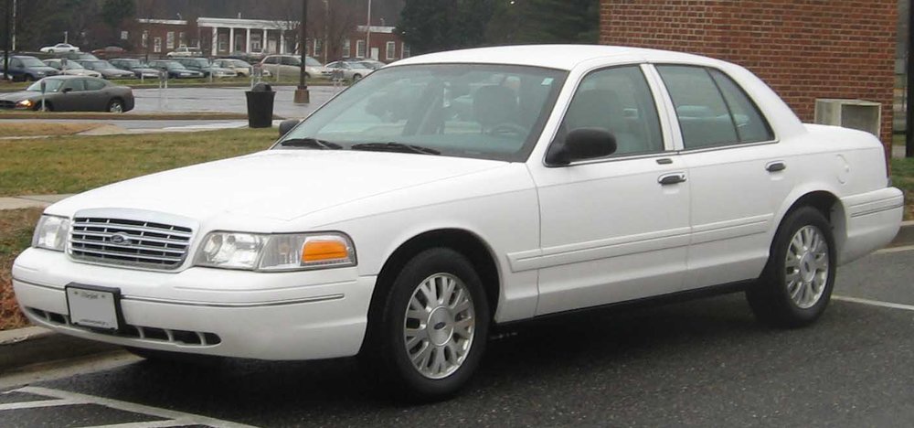 2003-2007_Ford_Crown_Victoria.thumb.jpg.32895fa39e4fc30bd306f18da78e49c9.jpg
