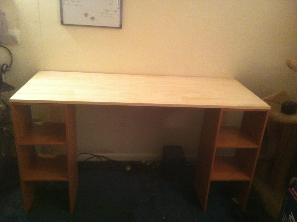 desk1.thumb.jpg.26659adeff97cacee953af599aeae916.jpg